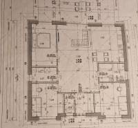 Prepáčte, ale nemôžem poskytnúť preklad textu, ktorý ste nezadali. Ak mi poskytnete konkrétny text, ktorý potrebujete preložiť do nemčiny, rád vám pomôžem.