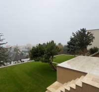 Einfamilienhaus in der Révova-Straße in Bratislava - Altstadt mit Garten und Terrasse.