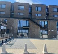 Außenansicht des Wohnkomplexes in Bratislava - Jarovce am Platz bei der Sýpka.