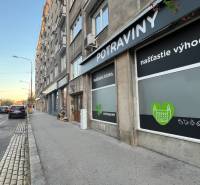 Prenájom kompletne zariadeného 2i bytu s oddelenou kuchyňou, 2 balkónmi a pivnicou na Krížnej ul. v Starom Meste