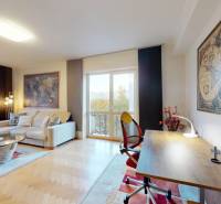 Prenájom kompletne zariadeného 2i bytu s oddelenou kuchyňou, 2 balkónmi a pivnicou na Krížnej ul. v Starom Meste