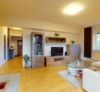 Prenájom kompletne zariadeného 2i bytu s oddelenou kuchyňou, 2 balkónmi a pivnicou na Krížnej ul. v Starom Meste