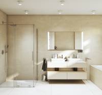 Badezimmer in einem Einfamilienhaus in der Špačince-Straße mit Dusche, Doppelwaschbecken und Badewanne.