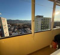 Blick vom Balkon einer 3-Zimmer-Wohnung in der A. Dubček-Straße in Žiar nad Hronom.