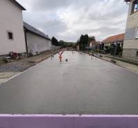 Grundstücke auf der Litoměřická-Straße in Topoľčianky für die zukünftige 2-Zimmer-Wohnung.