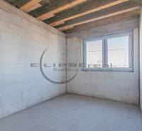 Ospravedlňujem sa, ale potrebujem vedieť, čo konkrétne mám preložiť do nemčiny. Mohli by ste mi poskytnúť text, ktorý chcete preložiť?