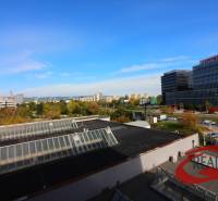 Blick auf Bürogebäude in der Trenčianska-Straße in Bratislava - Ružinov.