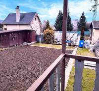 Hof mit Haus und Garten in Partizánske, Blick vom Balkon der Hütte.