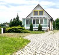 Einfamilienhaus in der Pútnická-Straße in Bratislava - Záhorská Bystrica mit verglaster Veranda.