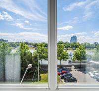 Blick aus dem Fenster einer Einzimmerwohnung an der Rázusovo nábrežie in Bratislava - Altstadt.