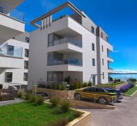 Ferienwohnung in PAG mit Terrassen und Meer- und Strandblick.