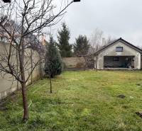 Der Garten hinter dem Einfamilienhaus in der Straße Pri prvej kaplnke in Záhorská Ves.