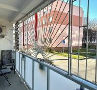 Balkon einer Einzimmerwohnung in der Tilgnerova-Straße in Bratislava - Karlova Ves.