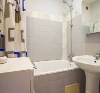 Pozrite si PRÍJEMNÝ 2i byt so ZARIADENÍM, LODŽIOU a KLIMATIZÁCIOU