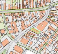 Die Karte zeigt die Komenského-Straße in Šurany, umgeben von Einfamilienhäusern.