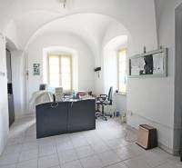 Ospravedlňujem sa, ale potrebujem vedieť, čo konkrétne mám preložiť do nemčiny. Mohli by ste mi, prosím, poskytnúť text, ktorý chcete preložiť?