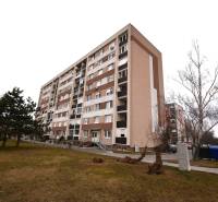 Wohnhaus im Revolutionsviertel in Galanta, das eine 1-Zimmer-Wohnung anbietet.