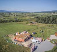 Baugrundstück zum Wohnen in Mlynica mit Blick auf die Natur und die umliegende Landschaft.