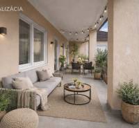 Die Terrasse des Einfamilienhauses in Iža mit bequemen Sitzgelegenheiten, Pflanzen und Beleuchtung zur Entspannung.