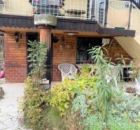 Ein Ferienhaus im Stadtteil Košice - Vyšné Opátske mit Garten und Terrasse.