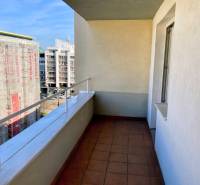 Balkon einer Einzimmerwohnung in der Krížna-Straße in Bratislava - Altstadt.