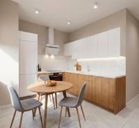 Küche in einer 2-Zimmer-Wohnung mit Holzboden und modernen Geräten.