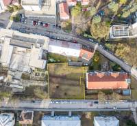 Luftaufnahme von Gewerbegrundstücken in der Hurbanova-Straße in Trenčianske Teplice.