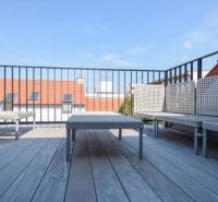 In einer 4-Zimmer-Wohnung in der Medená-Straße in Bratislava - Altstadt gibt es eine Außenterrasse.