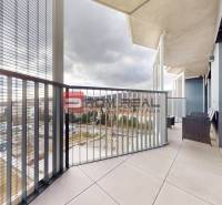 Balkon einer Hochhauswohnung mit 2 Zimmern in der Račianska-Straße mit Blick auf Bratislava III.