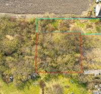 Luftaufnahme von Wohnbaugrundstücken in Malé Paka, Veľká Paka.