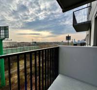 Balkon einer 2-Zimmer-Wohnung mit Blick auf die Stadt in Bratislava, Ružinov, Hraničná.