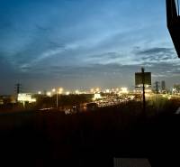 Blick aus einer 2-Zimmer-Wohnung auf die Abendlichter der Stadt Bratislava - Ružinov, Hraničná.