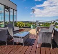 Terrasse mit Möbeln in Büros in Nové Záhrady, Bratislava - Ružinov.