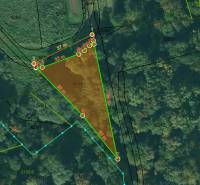 Katasterkarte der Wohnbaugrundstücke in Haniska zeigt die Grenzen und Abmessungen der Parzellen.
