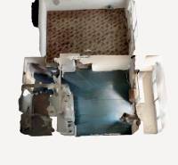 Der Grundriss zeigt die Zimmer einer Einzimmerwohnung mit verschiedenen Bodendekorationen.