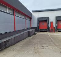 Lagerhallen mit Verladerampen in der Východná-Straße in Poprad.