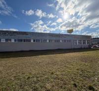 Gebäude in Nové Zámky in der Straße Nové Zámky, Kategorie Lager und Hallen.