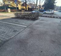 Parkplatz in der Straße Bratislavská in Piešťany, neben einer 2-Zimmer-Wohnung.