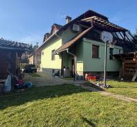 Einfamilienhaus in Lutila mit Hof, Unterstand und Garten.