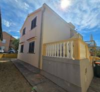 Besondere Immobilien in Vrsi in der Straße Mulo mit großer Terrasse und Garten.