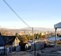 Blick auf den Stadtteil Sever in Košice von der Straße Palmova, Hütte und Panorama.