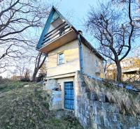 Das Haus in der Palmová-Straße in Košice - Stadtteil Sever, steht am Hang.