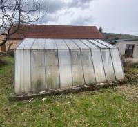 Gewächshaus im Garten des Einfamilienhauses in der Straße Turá lúka in Myjava.
