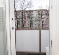 Blick vom Balkon auf die Wohnbebauung in der Hlinkova-Straße in Košice.