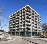 Wohngebäude in Bratislava - Altstadt in der Školská-Straße, geeignet für eine 2-Zimmer-Wohnung.