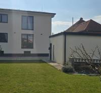 Einfamilienhaus in Trnava in der Gábora Steiner Straße mit Garten und Garage.