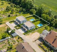 Visualisierung eines Doppelhauses mit Pools auf Grundstücken zum Wohnen in Jablonica.