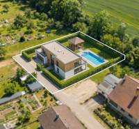 Visualisierung eines modernen Hauses mit Pool in Jablonica, auf einem Grundstück für Wohnzwecke.