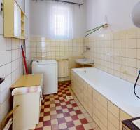 Dvorec-30-Bathroom.jpg