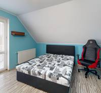 GRAHAMS-predaj-4-izb-zariadeneho-RD-Okruzna-Rovinka-Bedroom 1.jpg